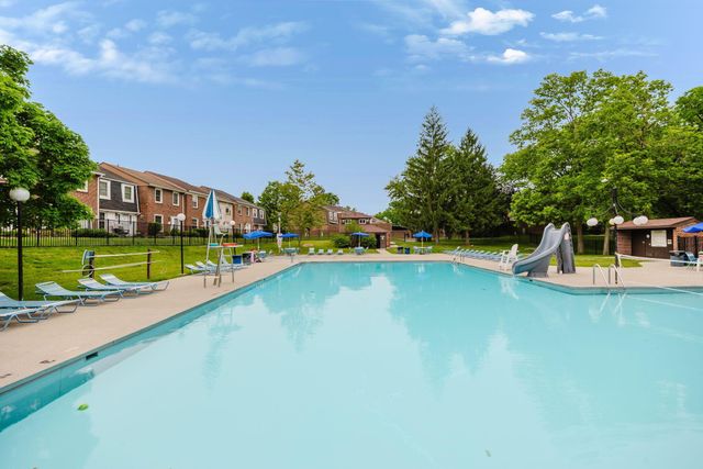 614 Dlyn Street, H14, Columbus, OH 43228