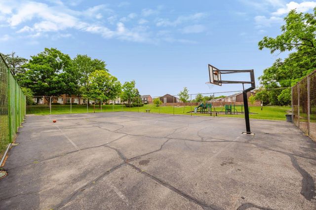 614 Dlyn Street, H14, Columbus, OH 43228