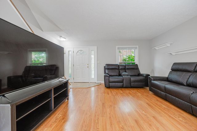 614 Dlyn Street, H14, Columbus, OH 43228