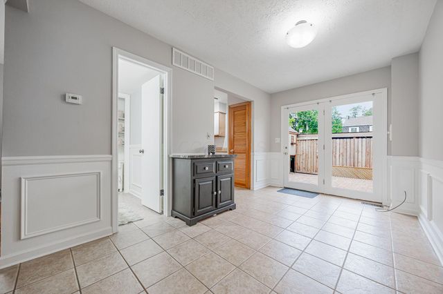 614 Dlyn Street, H14, Columbus, OH 43228