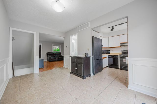 614 Dlyn Street, H14, Columbus, OH 43228