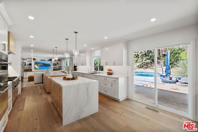 411 Meadowview Drive, La Canada Flintridge, CA 91011