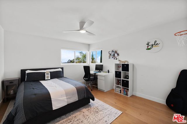 411 Meadowview Drive, La Canada Flintridge, CA 91011