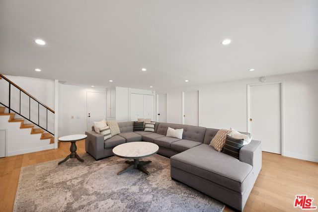 411 Meadowview Drive, La Canada Flintridge, CA 91011