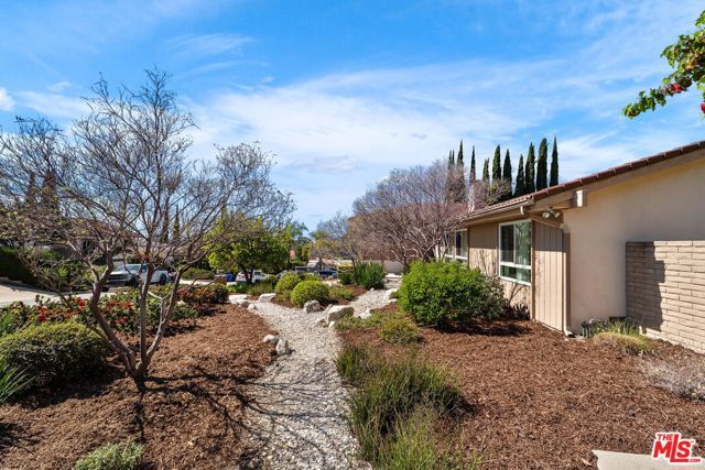 411 Meadowview Drive, La Canada Flintridge, CA 91011
