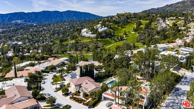 411 Meadowview Drive, La Canada Flintridge, CA 91011