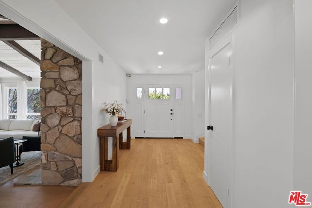 411 Meadowview Drive, La Canada Flintridge, CA 91011