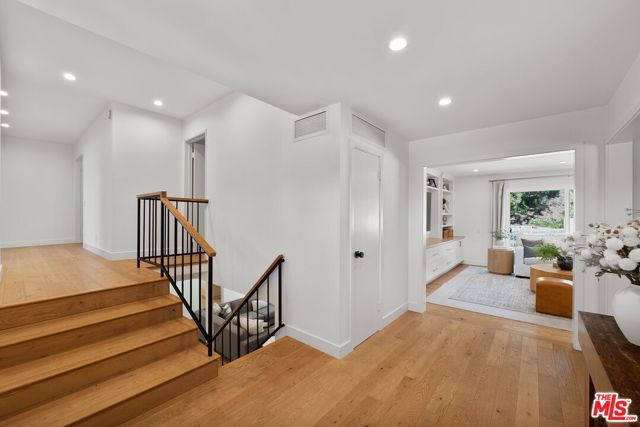 411 Meadowview Drive, La Canada Flintridge, CA 91011