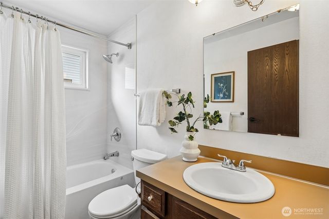 7509 42nd Avenue NE, Seattle, WA 98115