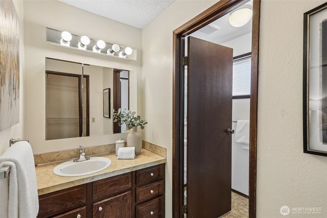 7509 42nd Avenue NE, Seattle, WA 98115