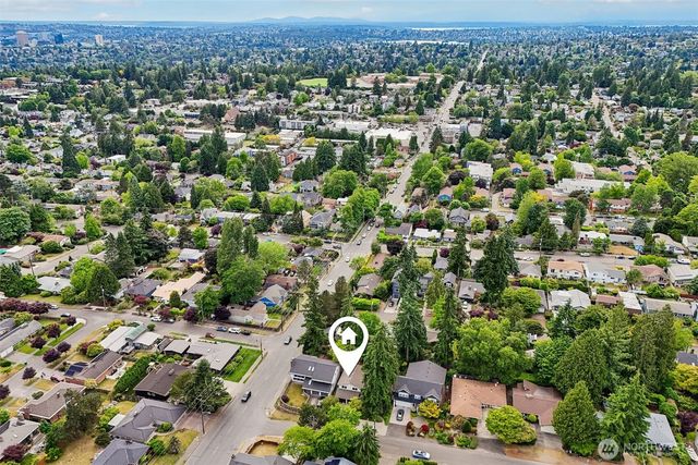 7509 42nd Avenue NE, Seattle, WA 98115
