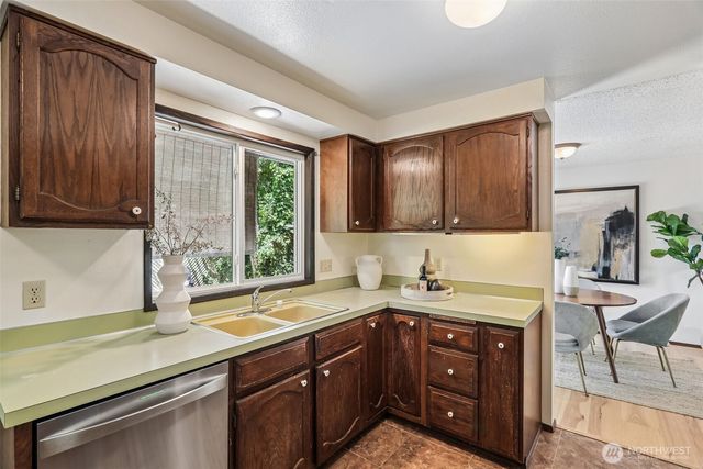 7509 42nd Avenue NE, Seattle, WA 98115