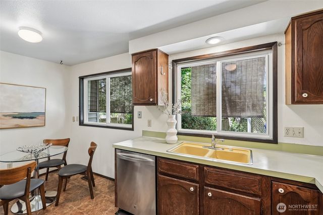 7509 42nd Avenue NE, Seattle, WA 98115