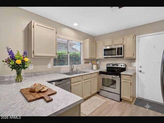 4345 E BADGER Way, Phoenix, AZ 85044