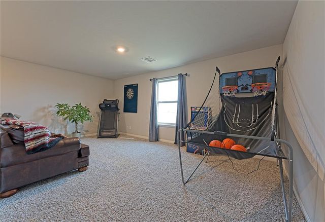 616 St James Place, Newcastle, OK 73065