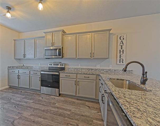 616 St James Place, Newcastle, OK 73065
