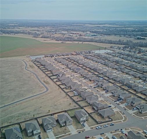 616 St James Place, Newcastle, OK 73065