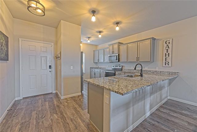 616 St James Place, Newcastle, OK 73065