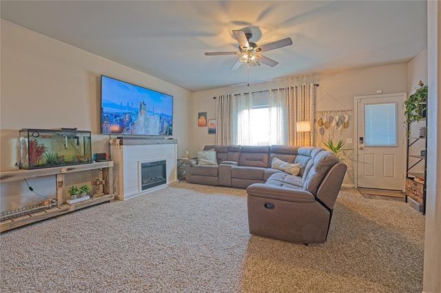 616 St James Place, Newcastle, OK 73065