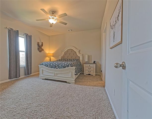 616 St James Place, Newcastle, OK 73065