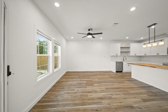 6206 Lyndhurst Drive A, Houston, TX 77087