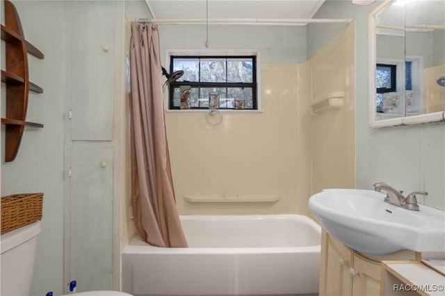 5637 S Perch Point, Floral City, FL 34436