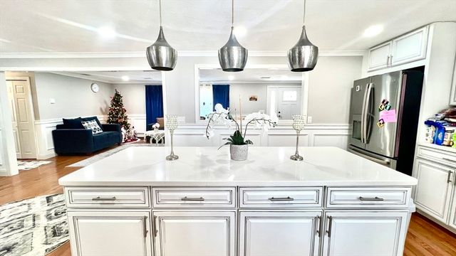 5 Flintlocke Rd, Franklin, MA 02038