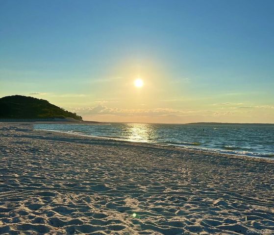 42 Towd Point Road, Southampton, NY 11968