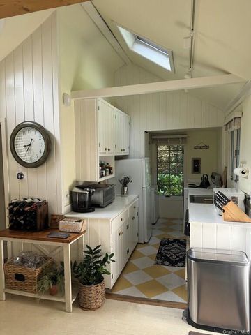 42 Towd Point Road, Southampton, NY 11968