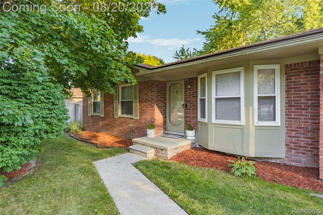 34616 Shorewood Street, Chesterfield Township, MI 48047