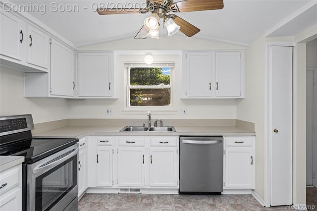 34616 Shorewood Street, Chesterfield Township, MI 48047