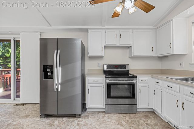 34616 Shorewood Street, Chesterfield Township, MI 48047