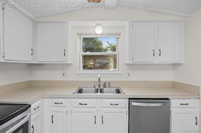 34616 Shorewood Street, Chesterfield Township, MI 48047