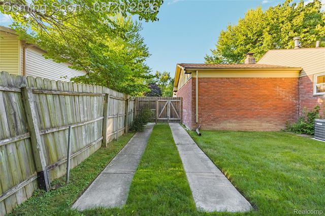 34616 Shorewood Street, Chesterfield Township, MI 48047