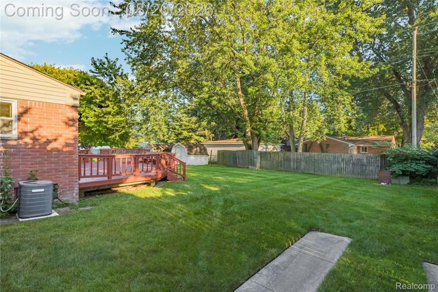 34616 Shorewood Street, Chesterfield Township, MI 48047