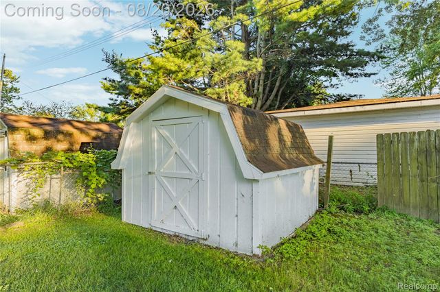 34616 Shorewood Street, Chesterfield Township, MI 48047