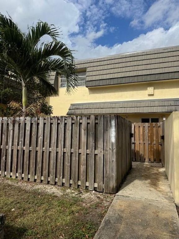 8327 SW 137th Ave 8327, Miami, FL 33183