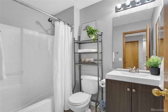 8053 S Kittredge Way, Englewood, CO 80112