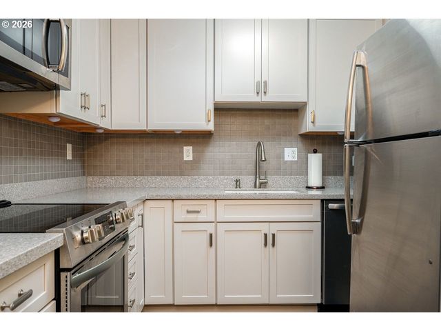 4460 Sw SCHOLLS FERRY Rd 6A, Portland, OR 97225