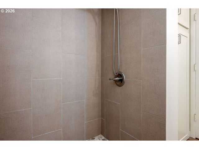 4460 Sw SCHOLLS FERRY Rd 6A, Portland, OR 97225