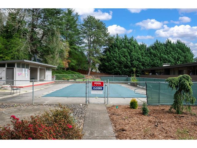 4460 Sw SCHOLLS FERRY Rd 6A, Portland, OR 97225