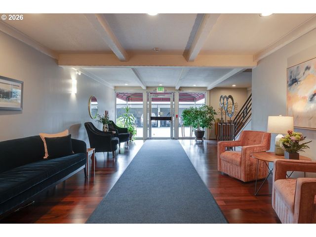 4460 Sw SCHOLLS FERRY Rd 6A, Portland, OR 97225