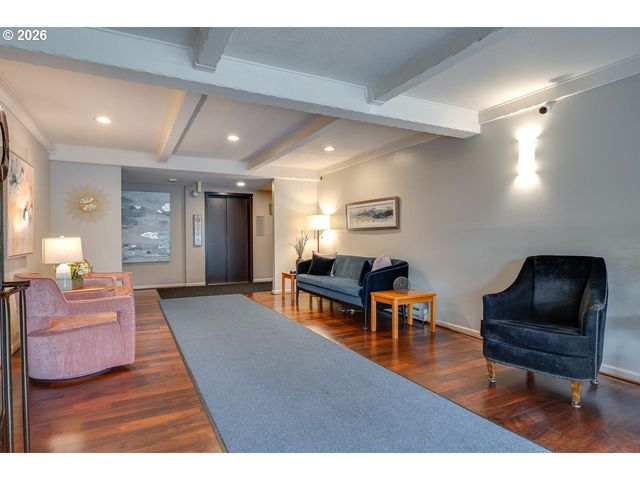 4460 Sw SCHOLLS FERRY Rd 6A, Portland, OR 97225