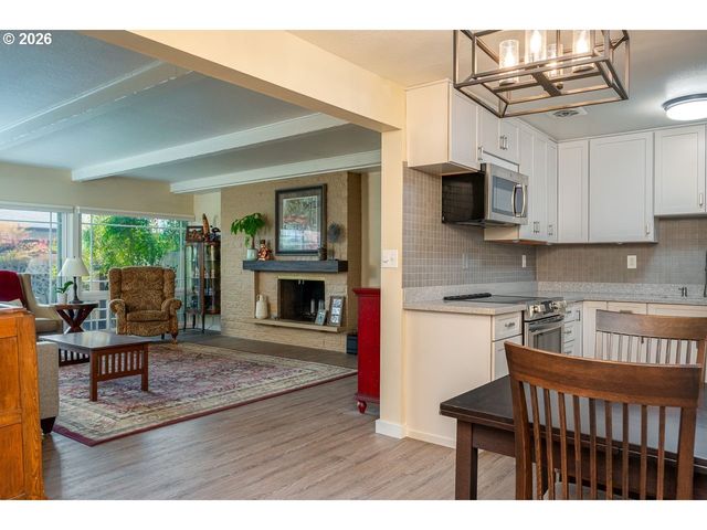 4460 Sw SCHOLLS FERRY Rd 6A, Portland, OR 97225