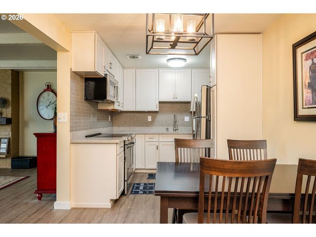 4460 Sw SCHOLLS FERRY Rd 6A, Portland, OR 97225