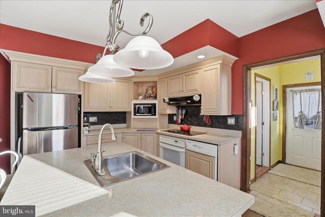 708 W CHERRY ST, Palmyra, PA 17078