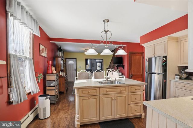 708 W CHERRY ST, Palmyra, PA 17078