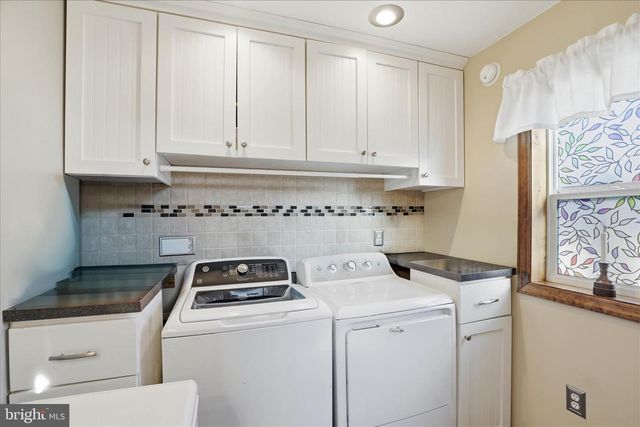 708 W CHERRY ST, Palmyra, PA 17078