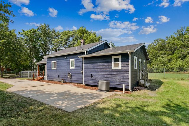 2016 E Chishom St, Wichita, KS 67214