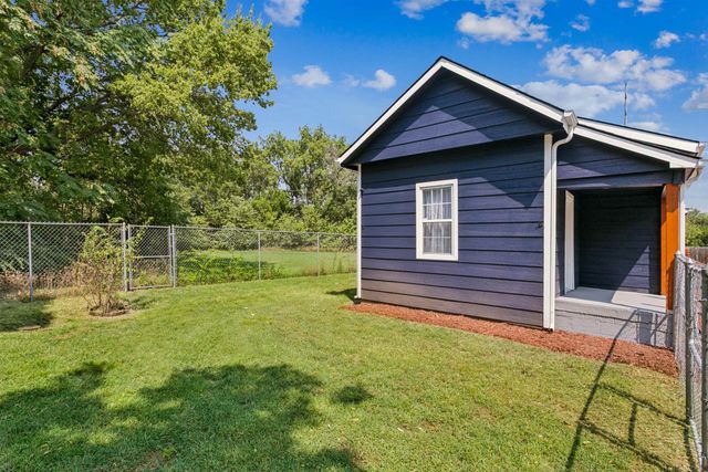 2016 E Chishom St, Wichita, KS 67214